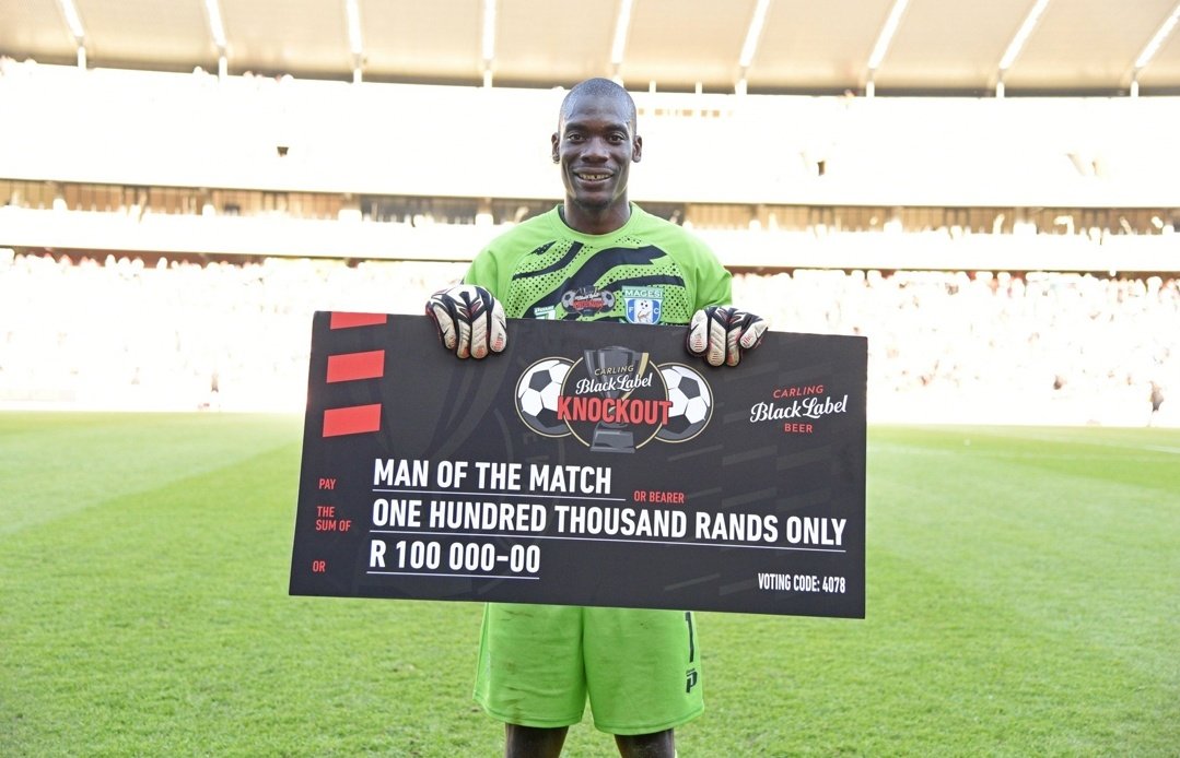 Mamelodi Sundowns coach heaps praise on Elvis Chipezeze Soccer24